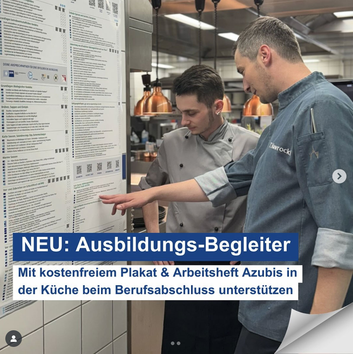 ausbilder erklärt azubi etwas